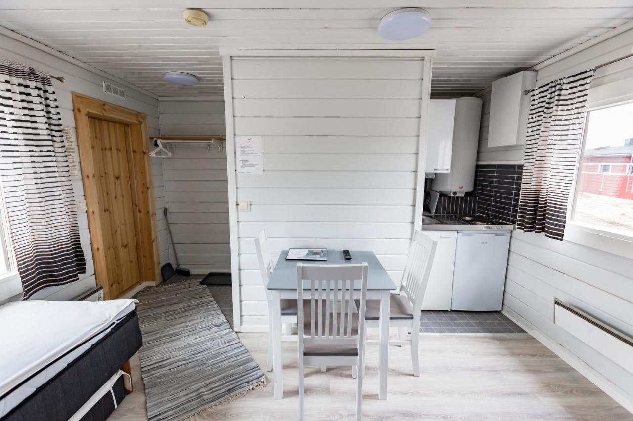 Crow Creek Cabins Enare Exteriör bild